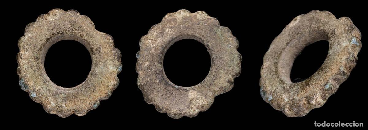 Monedas antiguas: Ancient Bronze Precoin, Decorated Ring Shape - 20 mm / 4,59 gr.