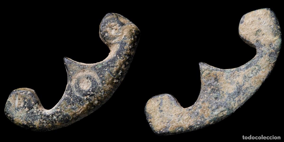 Monedas antiguas: Ancient Bronze Precoin, Palmette Shape - 28 mm / 2,68 gr.