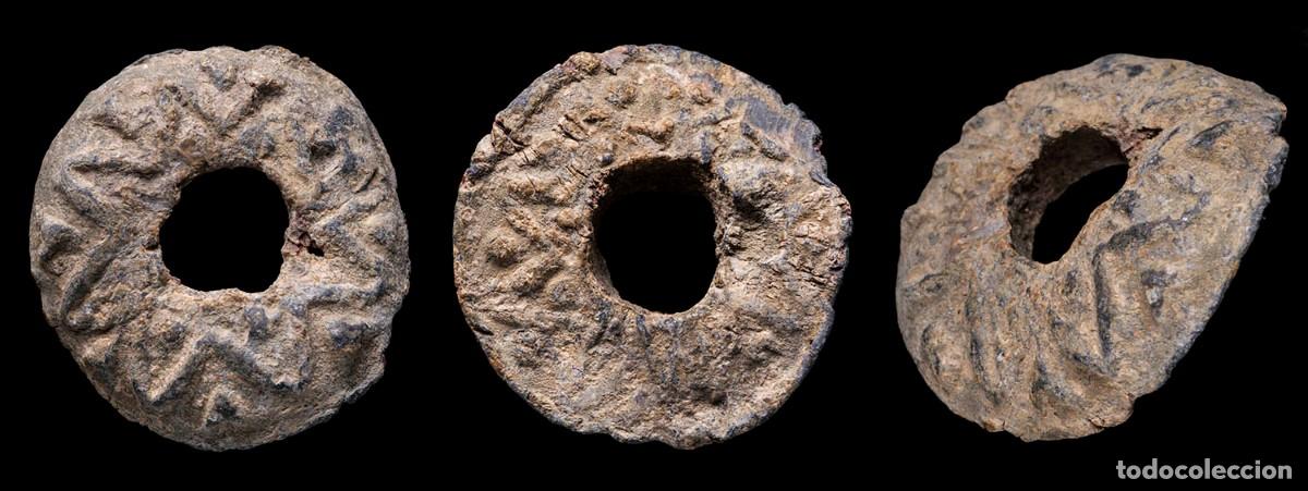 Monedas antiguas: Ancient Lead Precoin, Decorated Ring Shape - 25 mm / 14,03 gr.