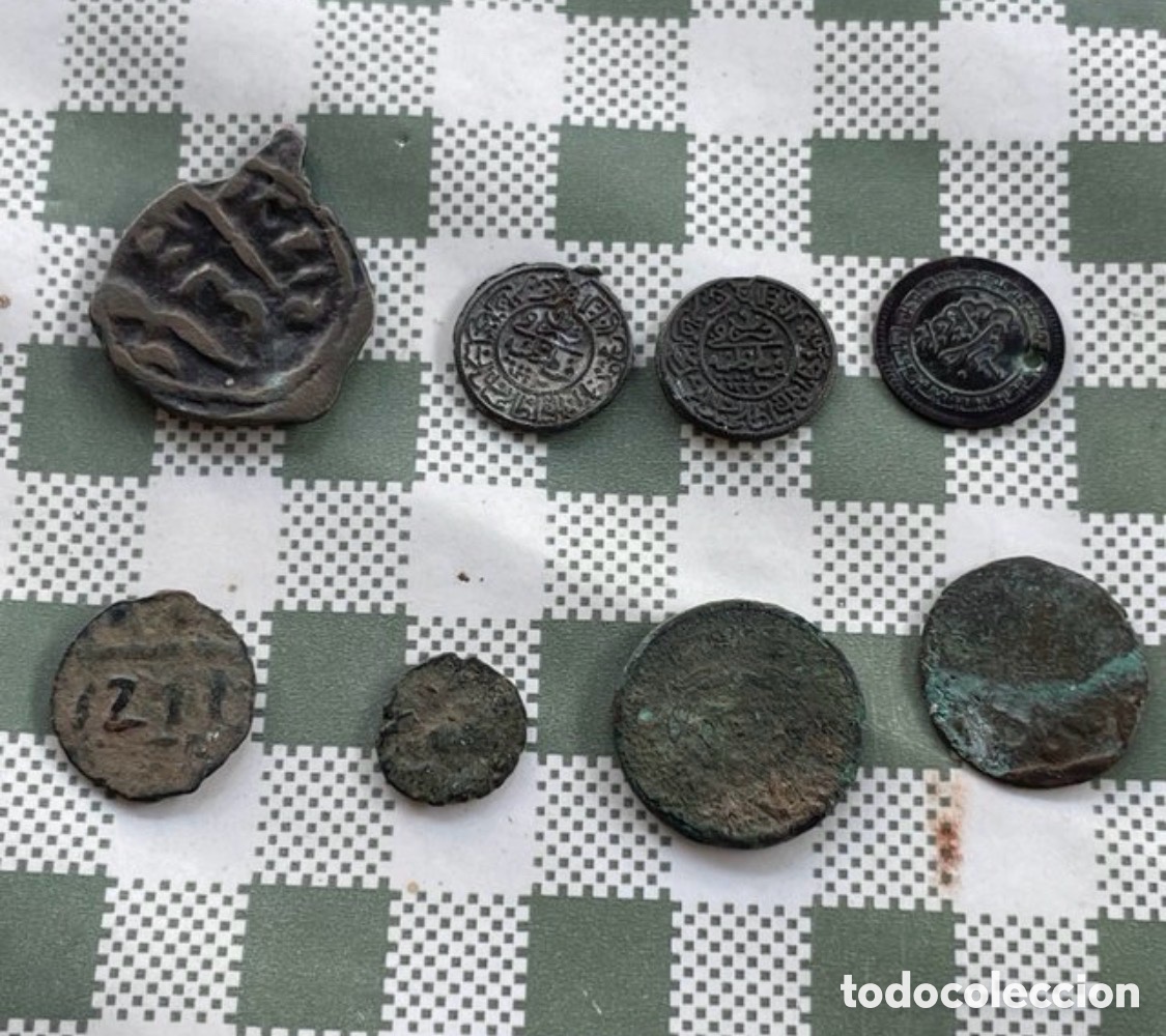 Monedas antiguas: Lote 7 monedas antiguas y amuleto - Foto 2