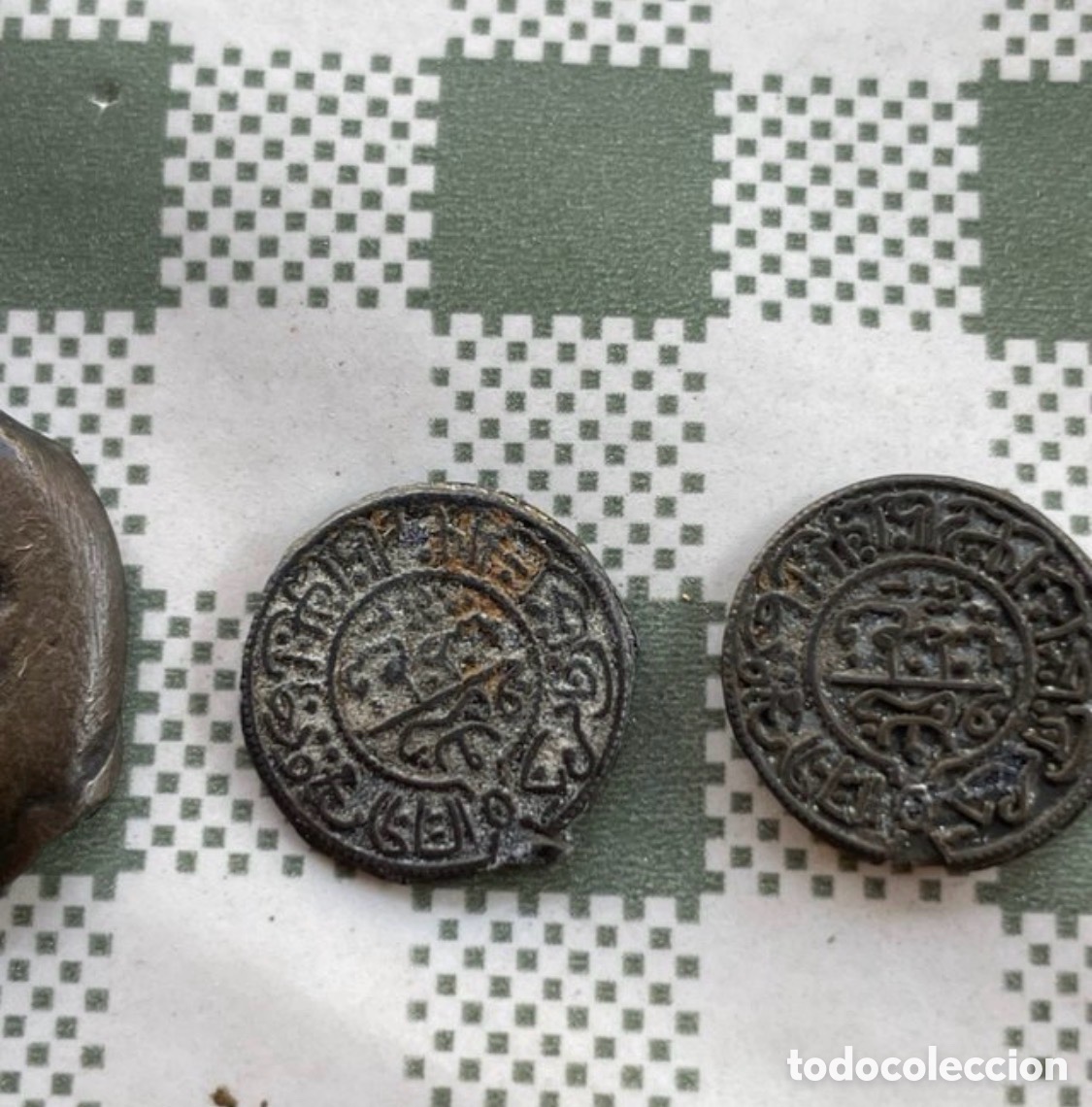 Monedas antiguas: Lote 7 monedas antiguas y amuleto - Foto 5