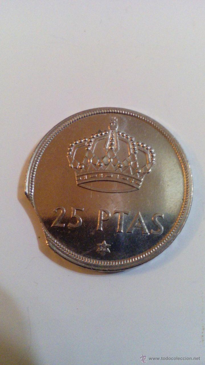 Monedas con errores: ERROR 25 PESETAS DE JUAN CARLOS I, segmentada 1975, ESTRELLA 76 - Foto 2
