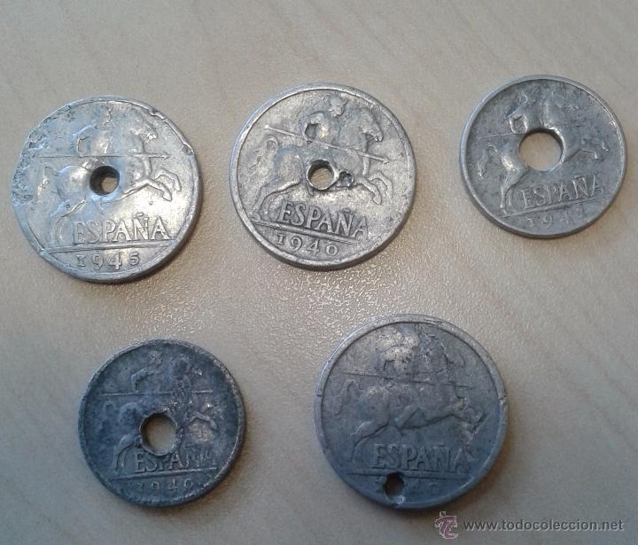 Monedas con errores: CINCO MONEDAS DE CINCO Y DIEZ C&Eacute;NTIMOS 1940 Y 1941PERFORADAS - Foto 1