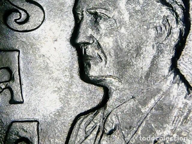 Monedas con errores: * ERROR * 50 PESETAS A&Ntilde;O 1998 BANDA DE MATERIAL EN LA BARBILLA SC - Foto 1