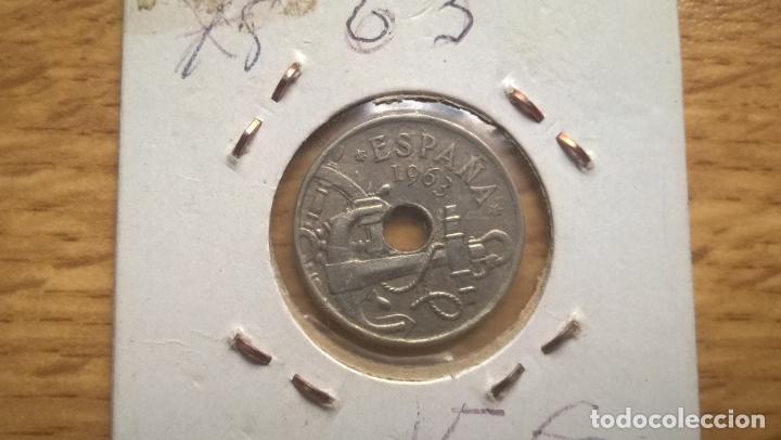 Monedas con errores: 50 c&eacute;ntimos de 1963 agujero descentrado. EBC - Foto 2