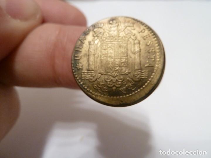 Monedas con errores: 1 PTA DE 1965 DESPLAZADA - Foto 2