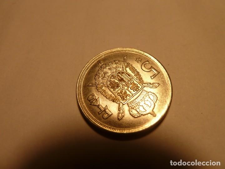 Monedas con errores: 5 PTAS 1975*77 GIRADA 170&ordm; - Foto 2