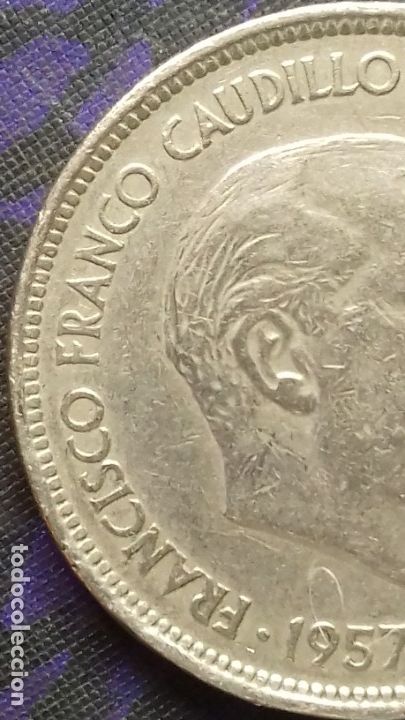 Monedas con errores: Estado Espa&ntilde;ol 50 pesetas 1957 *19*71 ERROR Dos Alas - Foto 3