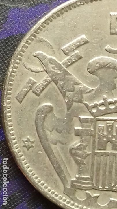 Monedas con errores: Estado Espa&ntilde;ol 50 pesetas 1957 *19*71 ERROR Dos Alas - Foto 6