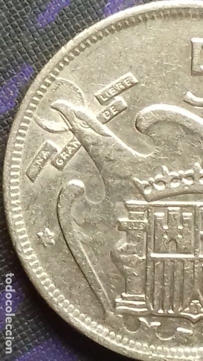 Monedas con errores: Estado Espa&ntilde;ol 5 pesetas 1957 *19*70 ERROR Dos Alas - Empaste ojo EBC - Foto 6