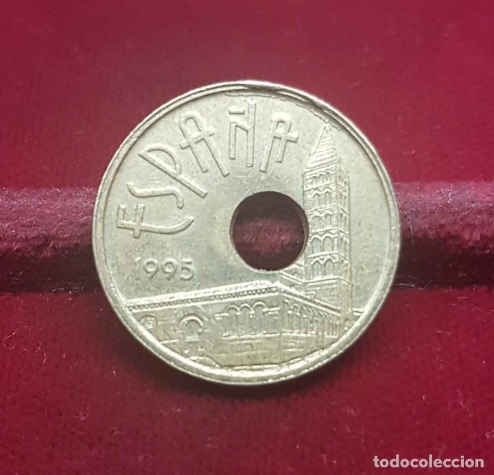Monedas con errores: Espa&ntilde;a Error 25 Pesetas Castilla y Le&oacute;n 1995 Km 948 - Foto 2