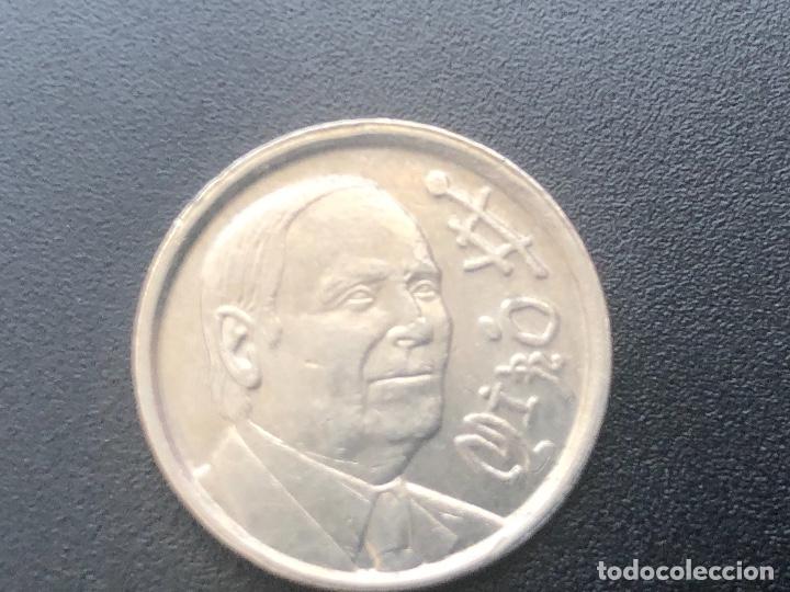 Monedas con errores: 10 pesetas 1993 error ceja y reverso exceso metal - Foto 1