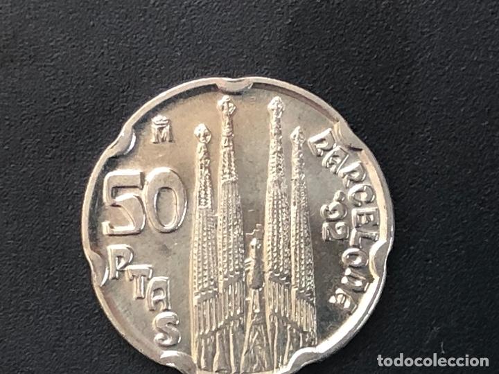 Monedas con errores: 50 pesetas 1992 error forma se&ntilde;orita - Foto 2