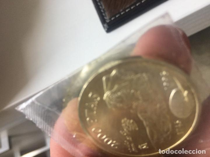 Monedas con errores: ## Error # 2000 pesetas 1996 SC en su bolsa. Tiene un corte en el canto - Foto 1