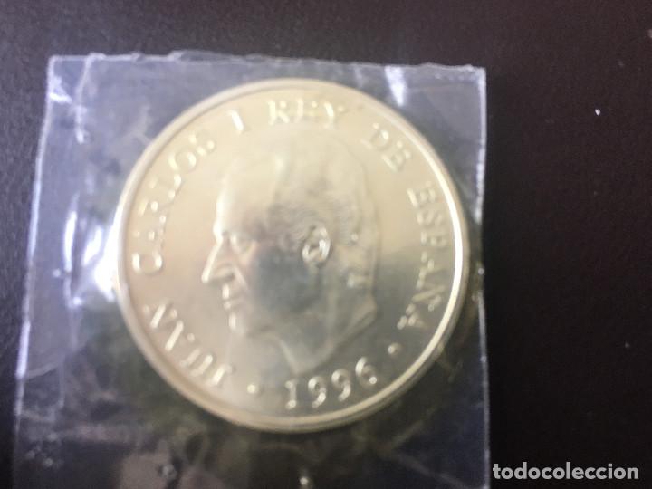 Monedas con errores: ## Error # 2000 pesetas 1996 SC en su bolsa. Tiene un corte en el canto - Foto 2