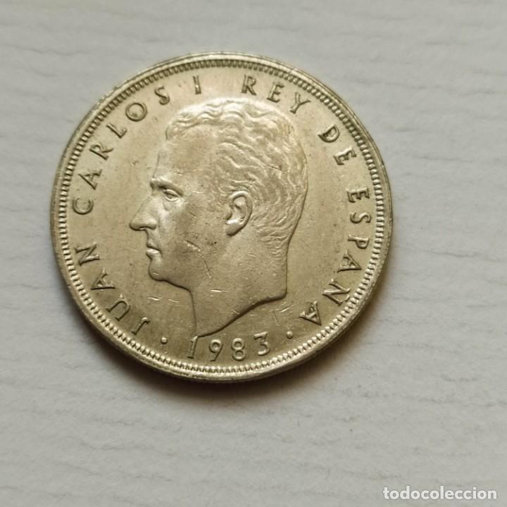 Monedas con errores: # Error - 5 Pesetas 1983 - Excesos ## - Foto 2