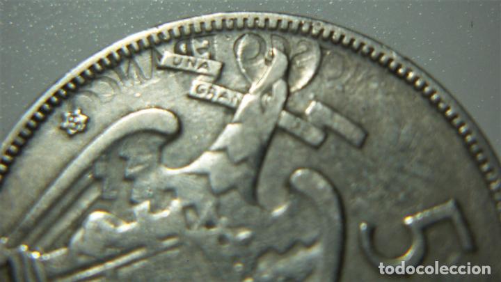 Monedas con errores: Moneda de 5 pesetas Estado Espa&ntilde;ol 1957*65 Error Repinte en el Pico y la Estrella - Foto 2