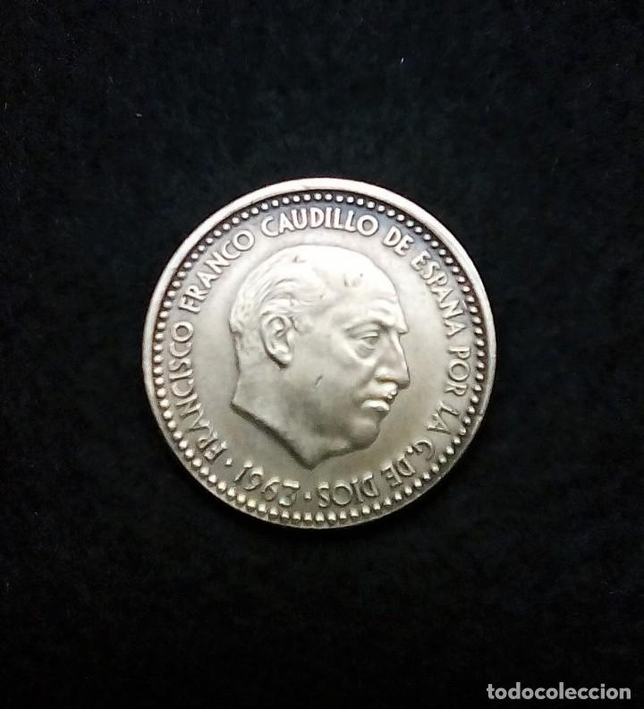 Monedas con errores: ERROR DE 1 PESETA 1963*66 VARIANTE DESPLAZADO Y CANTO IRREGULAR EBC+ - Foto 1