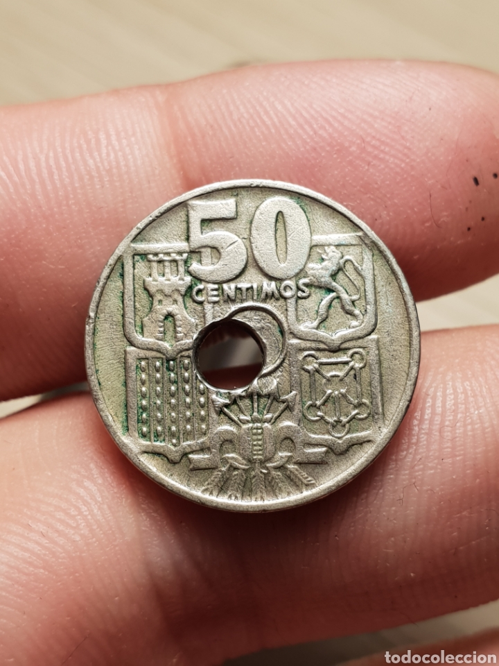 Monedas con errores: ERROR AGUJERO DESPLAZADO. 50 CENTIMOS 1949 *19*54 - Foto 2