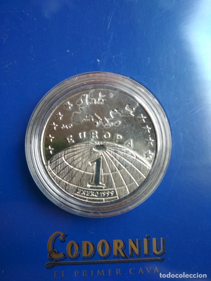 Monedas con errores: MONEDA DE CODORNIU, EL PRIMER CAVA. DE PLATA CON ESTUCHE Y CERTIFIDO DE GARANT&Iacute;A - Foto 3