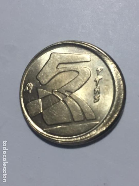 Monedas con errores: * ERROR *. 5 PESETAS A&Ntilde;O 1998. DESPLAZADA - Foto 2