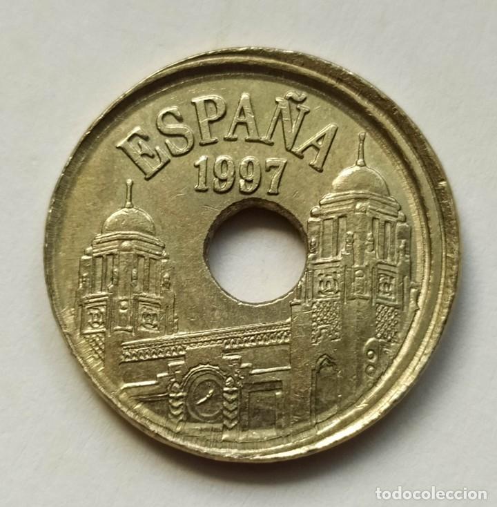 Monedas con errores: ## 25 pesetas 1997 Acu&ntilde;aci&oacute;n Desplazada ## - Foto 1