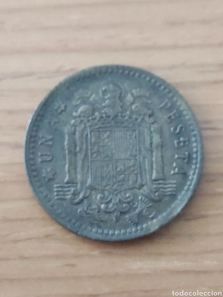 Monedas con errores: 1 peseta acu&ntilde;aci&oacute;n desplazado - Foto 3