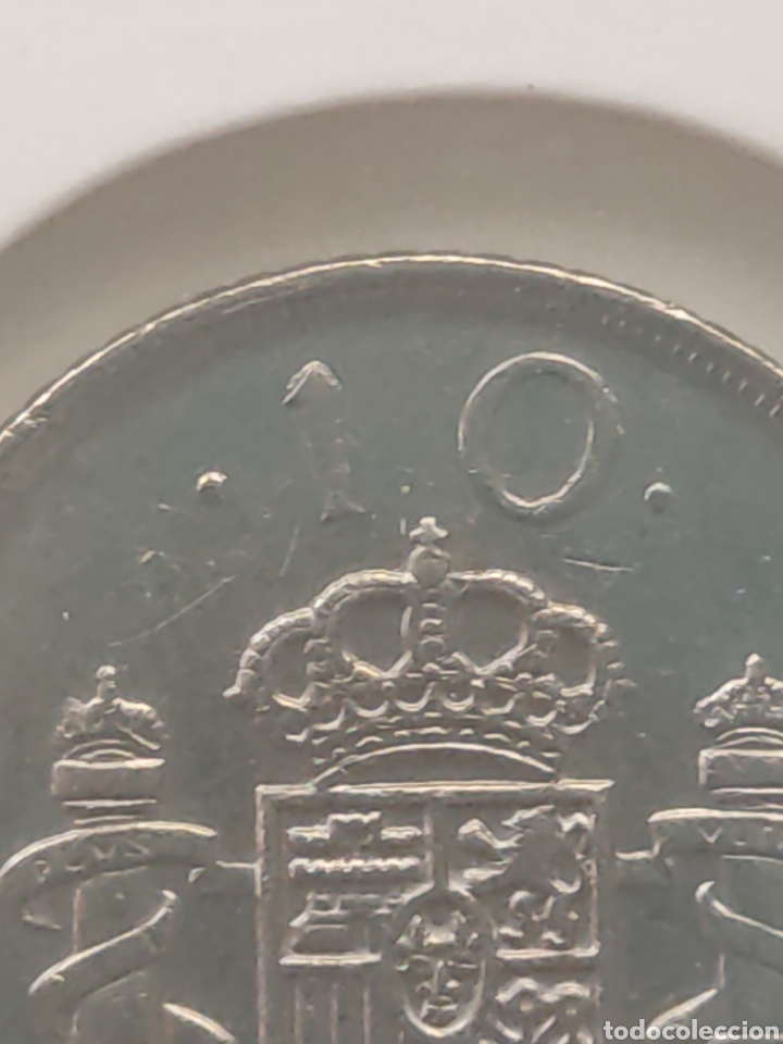 Monedas con errores: 456) Moneda 10 pesetas 1992 variante de cu&ntilde;o - Foto 2