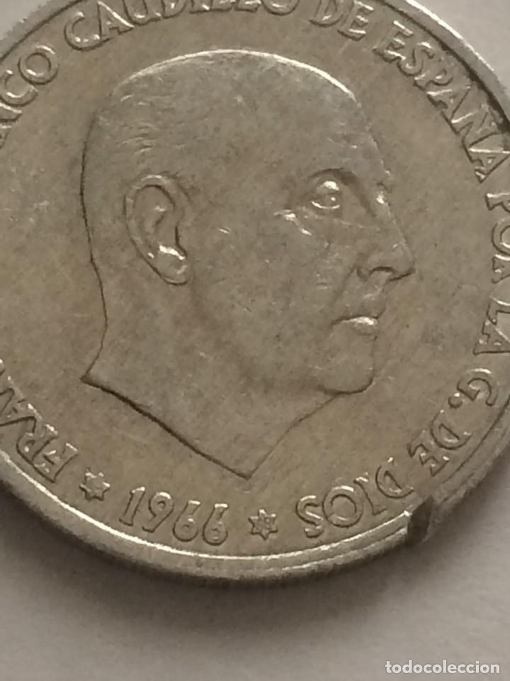 Monedas con errores: - ESTADO ESPA&Ntilde;OL 50 C&Eacute;NTIMOS 1966 *68 GIRADO SC- - Foto 2