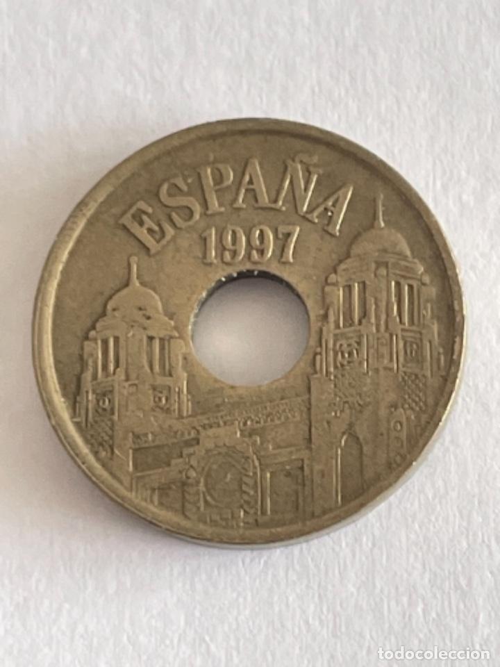 Monedas con errores: * ERROR *. 25 PESETAS A&Ntilde;O 1997. ACU&Ntilde;ACION FLOJA - Foto 2