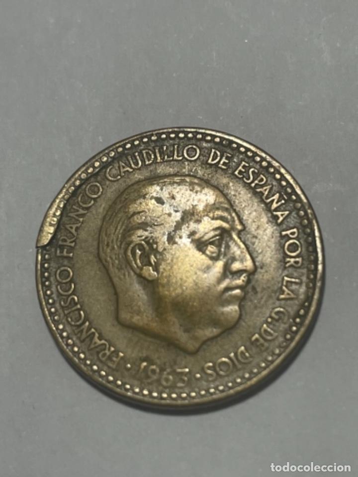 Monedas con errores: * ERROR MUY ESCASO * 1 PTA 1963-64 COSPEL PARTIDO - Foto 1