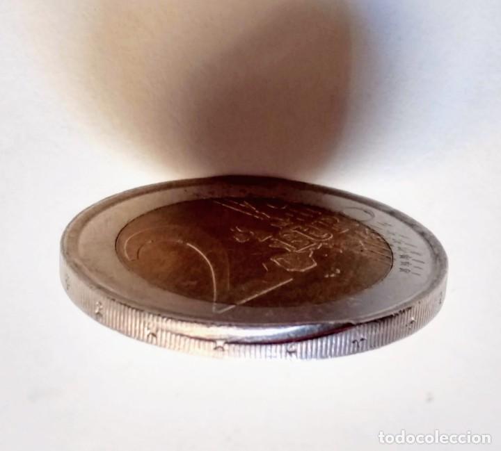 Monedas con errores: MONEDA 2 EUROS ESPA&Ntilde;A 2002 CON ERROR DE CORTE EN EL CANTO - Foto 1