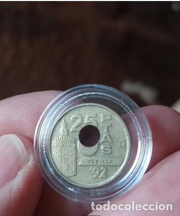 Monedas con errores: MONEDA 25 PTAS ERROR. 35 % DESPLAZADO - Foto 1