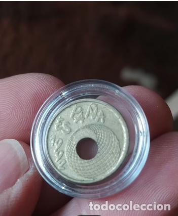 Monedas con errores: MONEDA 25 PTAS ERROR. 35 % DESPLAZADO - Foto 2