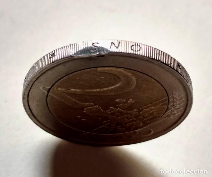 Monedas con errores: MONEDA 2 EUROS HOLANDA 2001 VARIANTE - ERROR CORTE EN EL CANTE - Foto 1