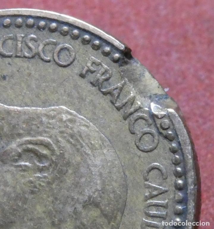 Monedas con errores: Error de acu&ntilde;aci&oacute;n moneda de 1 Peseta 1953*63 Segmentada final de riel - Foto 2