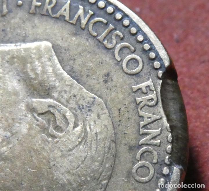 Monedas con errores: Error de acu&ntilde;aci&oacute;n moneda de 1 Peseta 1963*63 Segmentada final de riel - Foto 2