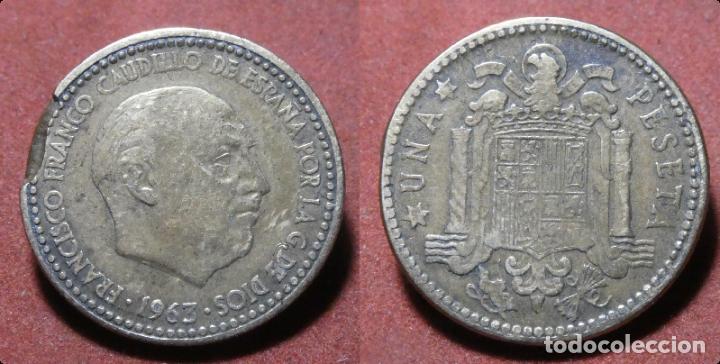 Monedas con errores: Error de acu&ntilde;aci&oacute;n moneda de 1 Peseta 1963*63 Segmentada final de riel - Foto 1