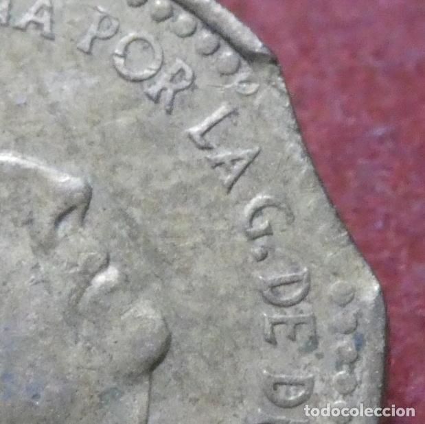 Monedas con errores: Error de acu&ntilde;aci&oacute;n moneda de 1 Peseta 1966*73 Segmentada final de riel - Foto 2