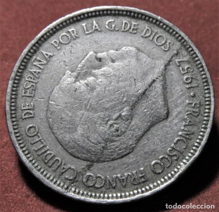 Monedas con errores: Error de acu&ntilde;aci&oacute;n moneda de 5 Pesetas 1957*57 Gran Hoja - Foto 2