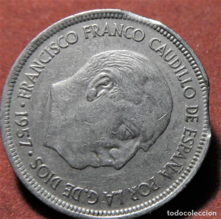 Monedas con errores: Error de acu&ntilde;aci&oacute;n moneda de 5 Pesetas 1957*75 Doble segmentada - Foto 2