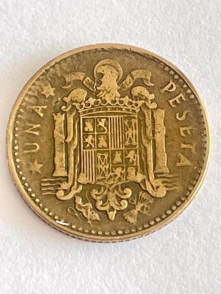 Monedas con errores: * ERROR * 1 PESETA 1966*67 INCISA - Foto 2
