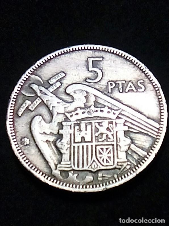 Monedas con errores: Variante error 5 pesetas 1957*63 en el canto derecho exceso de material MBC. - Foto 2