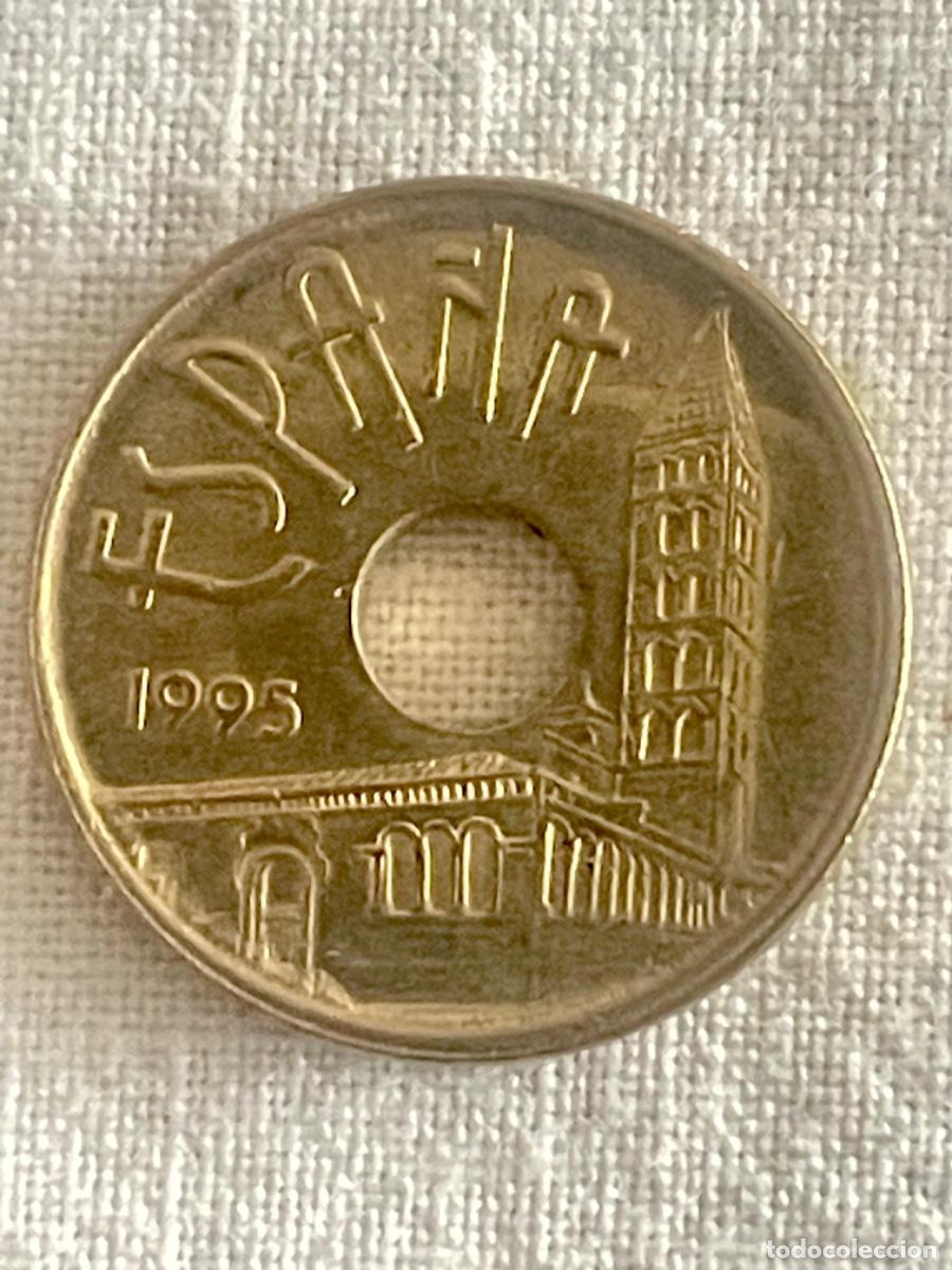 Monedas con errores: * ERROR * RARISIMO 25 PESETAS A&Ntilde;O 1995. CAMPO DE LA MONEDA CON DOS NIVELES - Foto 1