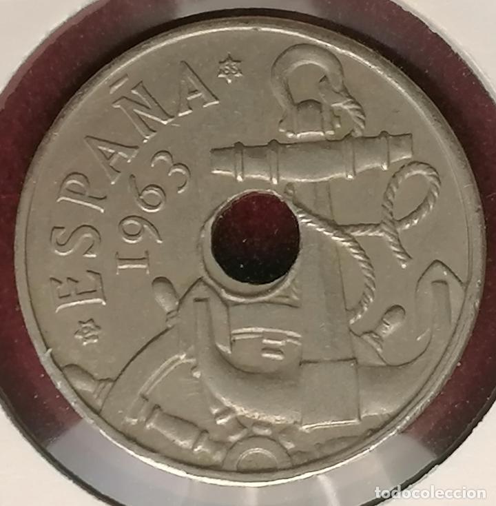 Monedas con errores: 50 centimos 1963 * 65 Taladro desplazado - Foto 3