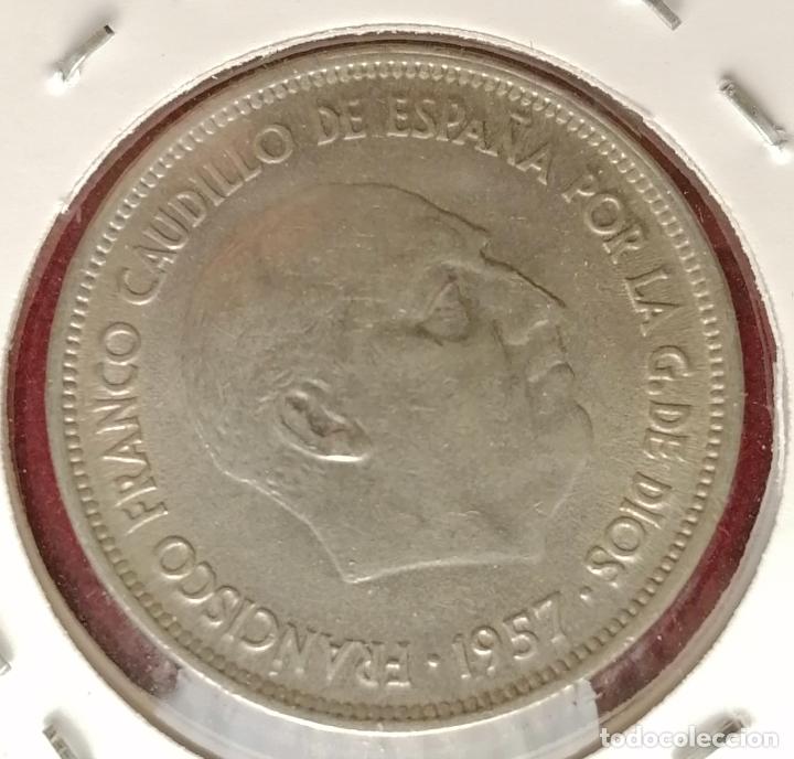 Monedas con errores: 25 pesetas 1957 * 70 Variante 2 plumas - Foto 3