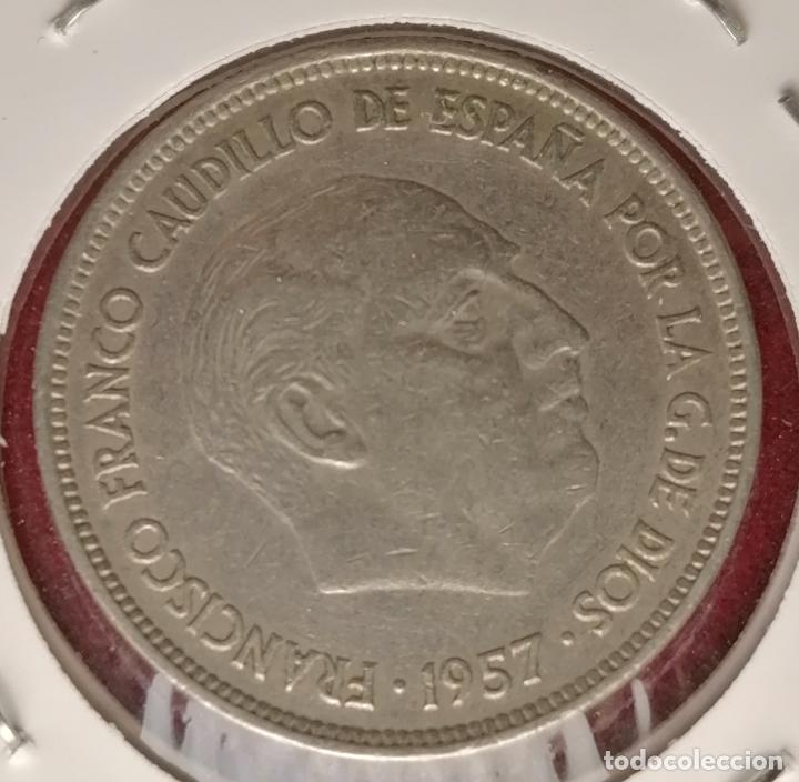 Monedas con errores: 25 pesetas 1957 * 70 Variante 2 plumas - Foto 3