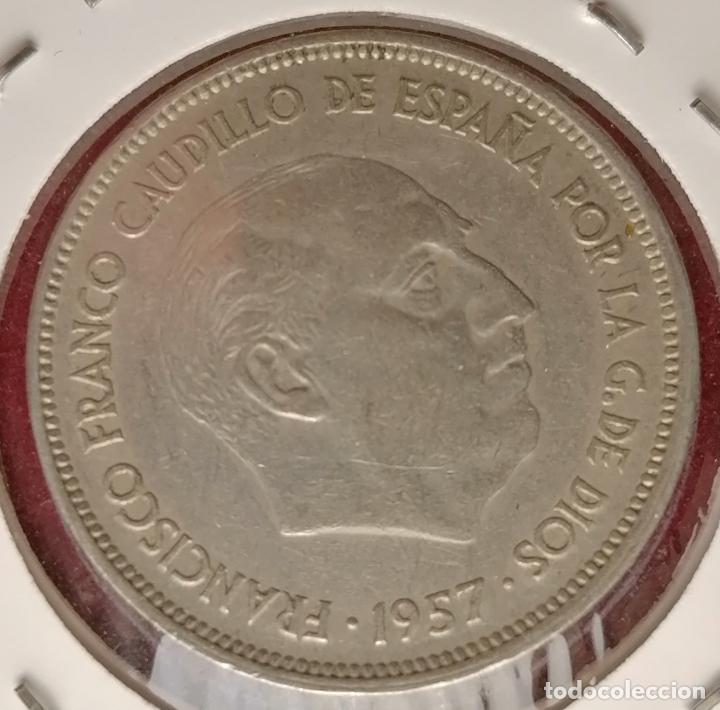Monedas con errores: 25 pesetas 1957 * 70 Variante 2 plumas - Foto 3