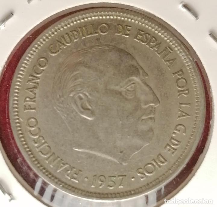 Monedas con errores: 25 pesetas 1957 * 69 Rama en pico - Foto 3