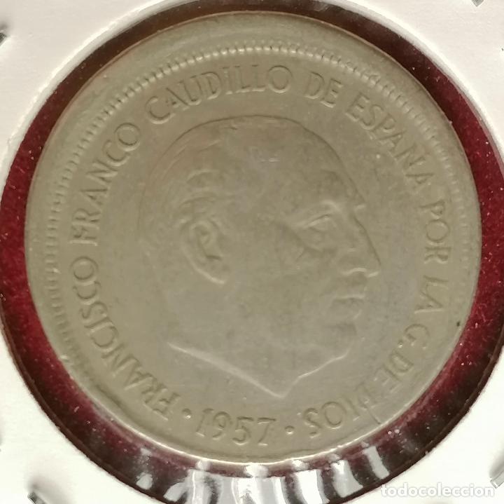Monedas con errores: 5 pesetas 1957 * 67 Acu&ntilde;acion desplazada - Foto 3